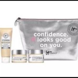 It cosmetics 3 piece sampler with bag
